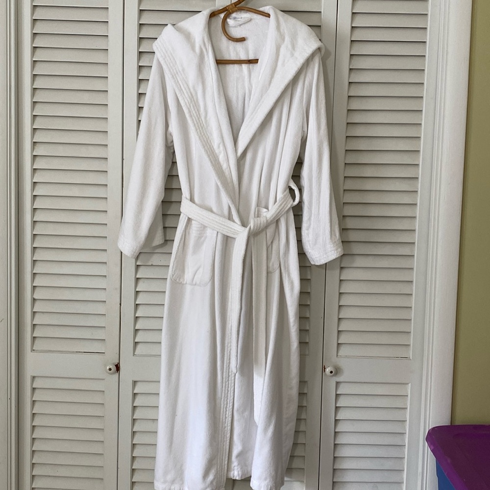 Cabernet Hooded Spa Robe in White size Medium